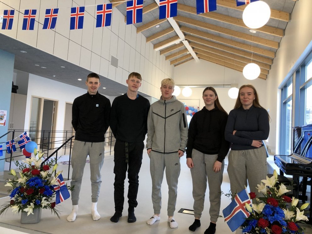 Lið Grunnskóla Húnaþings vestra 2022 fyrir brottför, á myndina vantar Júlíu Jöru. Myndin er fengin a…