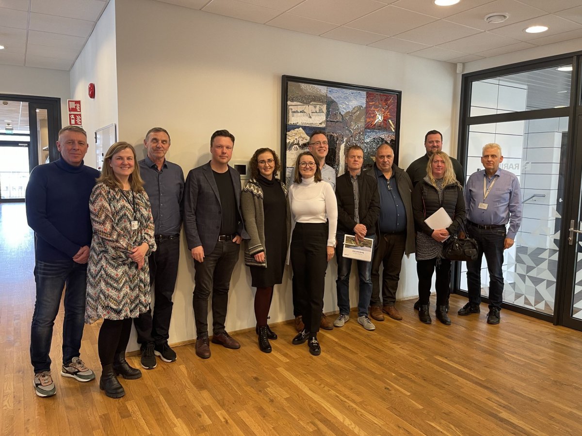 Sveitarstjórn og fulltrúar RARIK sem fundinn sátu.