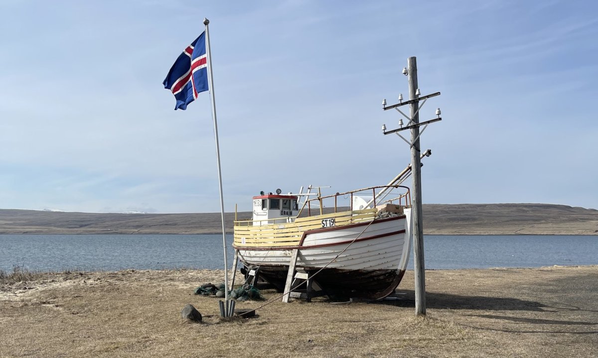 Við Byggðasafn Húnvetninga og Strandamanna.
