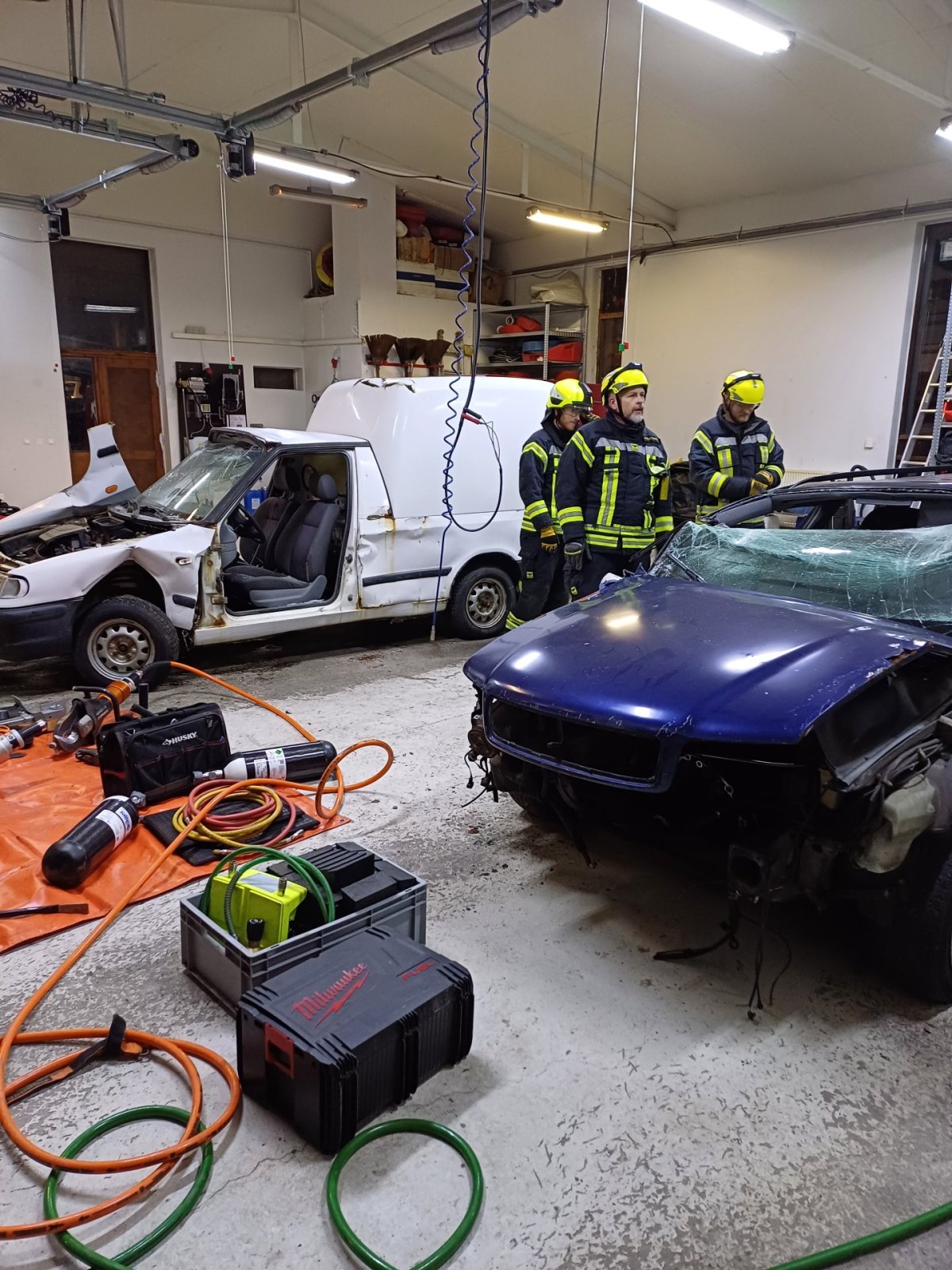 Slökkviliðsmaður sækir námskeið hjá HOLMATRO