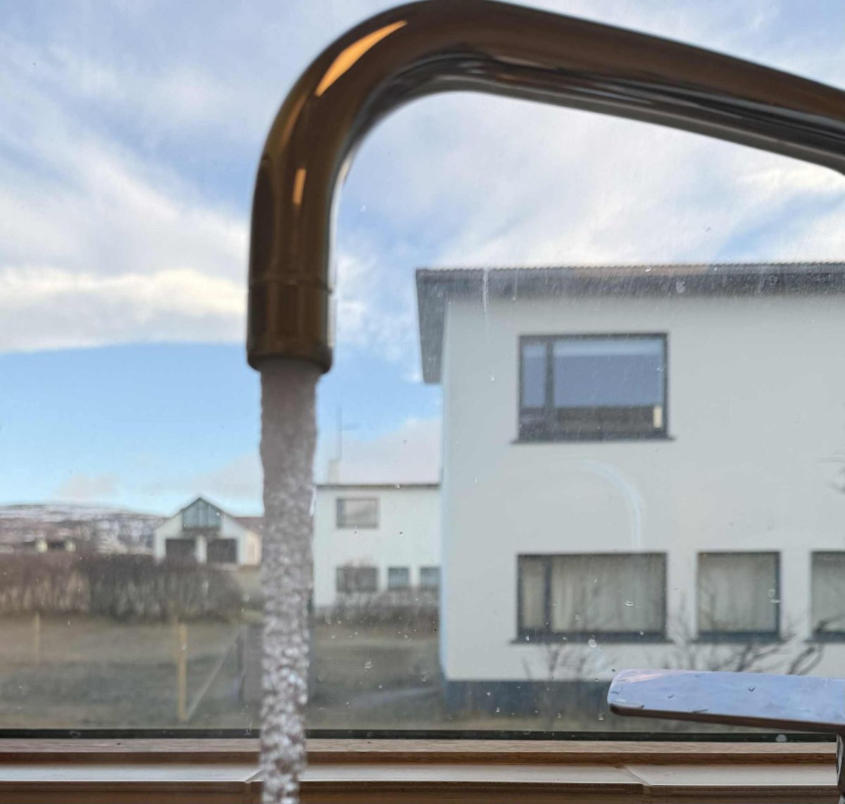 Lokað fyrir heitt vatn í Víðidal