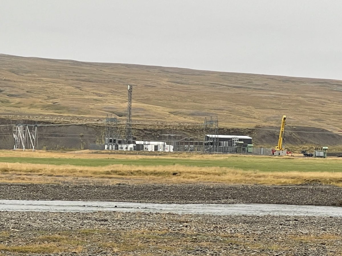 Aðveitustöð við Hrútatungu.