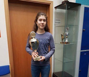 Freyja Lubina veitti farandbikarnum formlega móttöku í morgun.