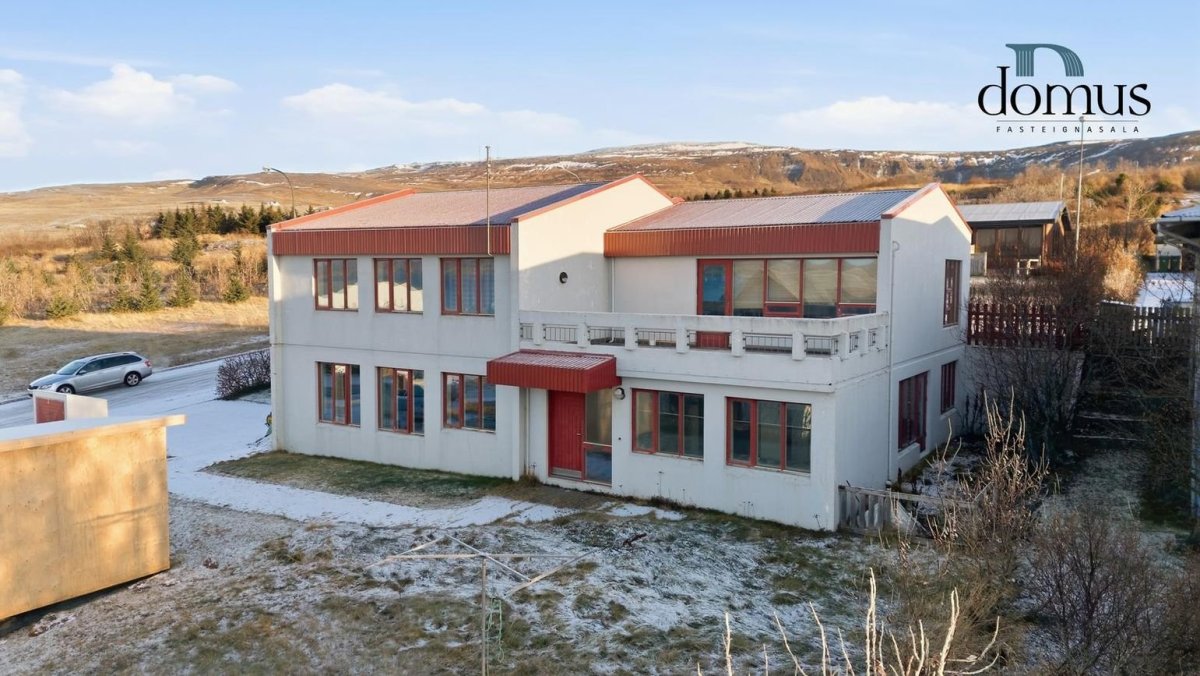 Tilboð óskast í íbúð að Hlíðarvegi 25