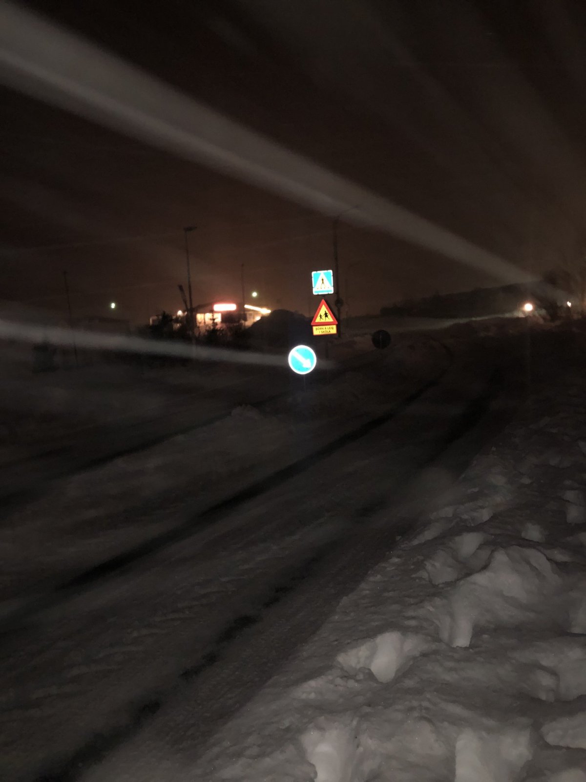 Götulýsing ábótavant - Sýnum varúð.