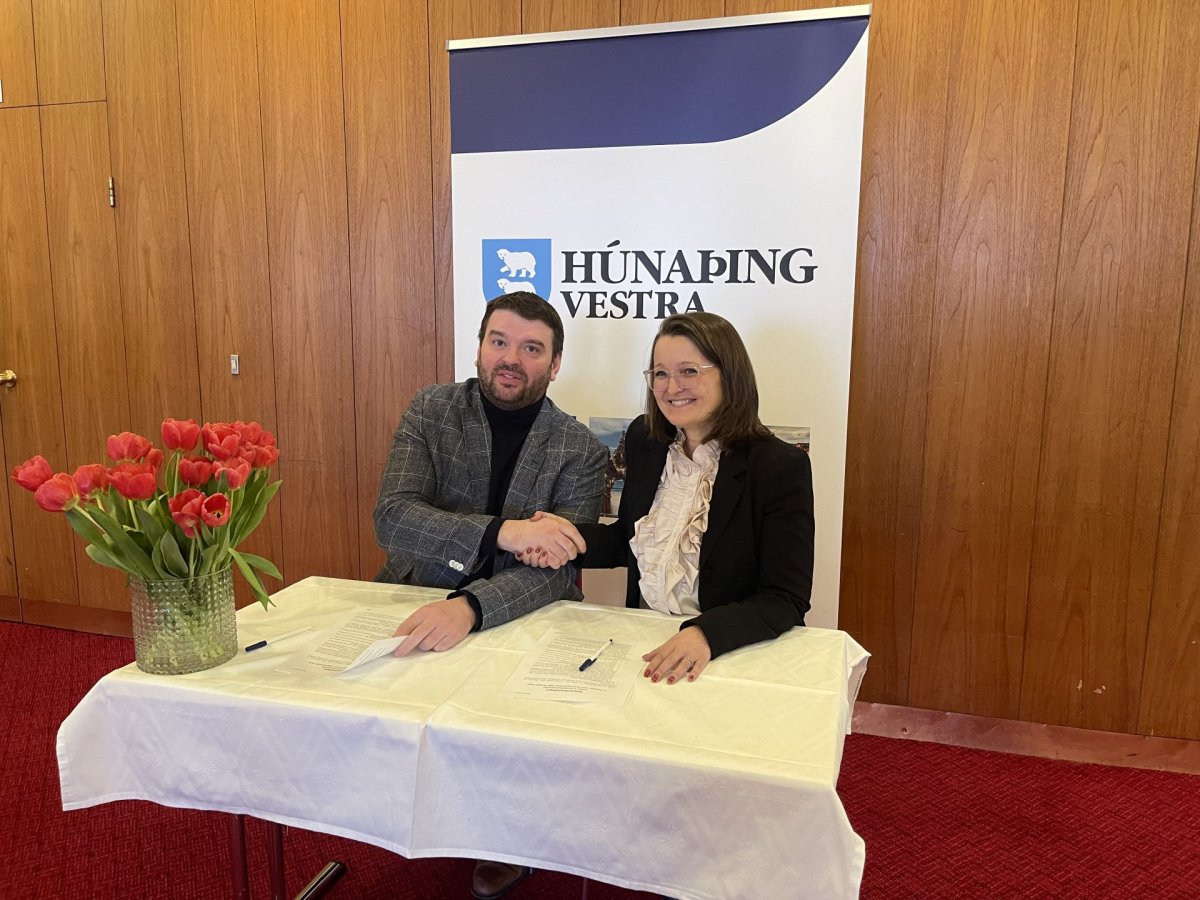 Ásmundur Einar Daðason, mennta- og barnamálaráðherra og Unnur Valborg Hilmarsdóttir sveitarstjóri Hú…