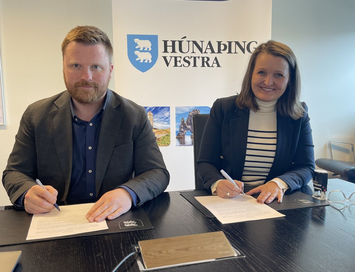 Undirritun viljayfirlýsingarinnar, Helgi Haukur Helgason, framkvæmdastjóri Bríetar og Unnur Valborg …