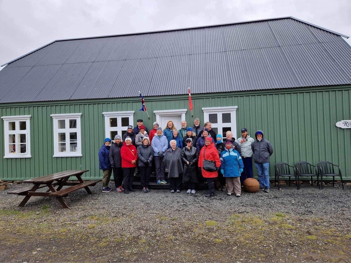 Sjálfboðaliðr icelandic Roots við Riishús á Borðeyri.