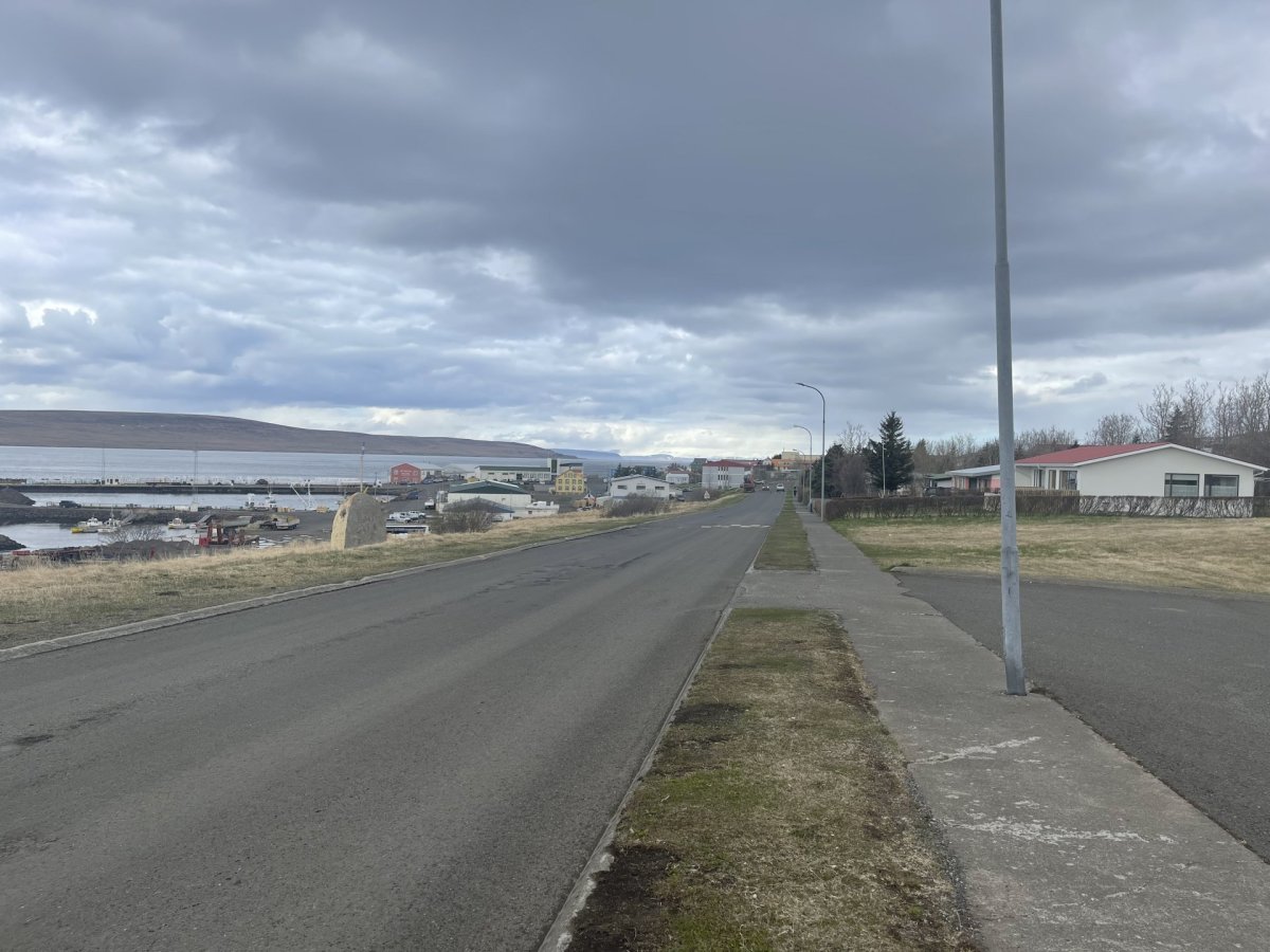 Séð norður Höfðabraut.