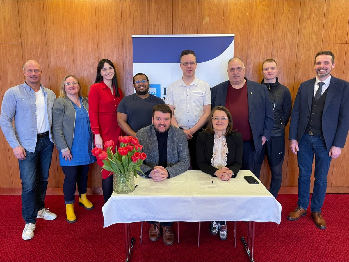 Frá undirritun samstarfssamningsins.