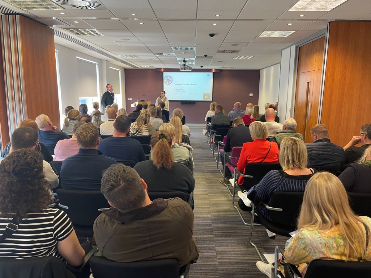 Sveitarstjórnarfólk af Norðurlandi vestra og Vesturlandi hlýðir á fyrirlestur hjá skoska sveitarféla…