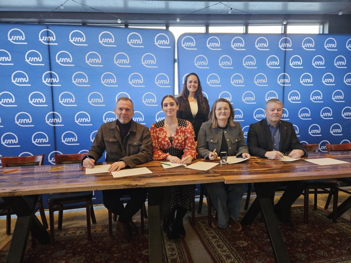 Sveitarstjórar sveitarfélaganna á Norðurlandi vestra undirrita samning um sameiginlega ábyrgð á fars…