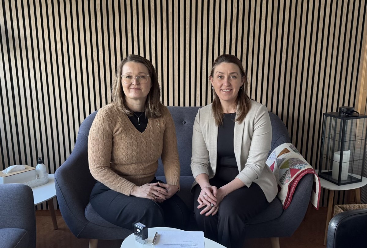 Unnur Valborg Hilmarsdóttir sveitarstjóri og Sveinbjörg Rut Pétursdóttir framkvæmdastjóri SSNV við u…