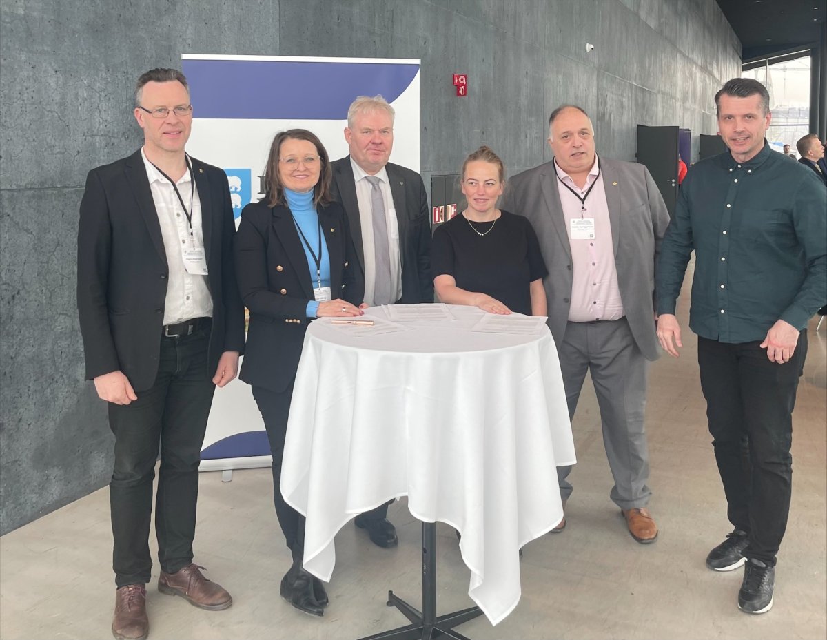Frá undirritun samkomulagsins í Hörpu 14. mars 2024. Frá vinstri, Magnús Magnússon formaður byggðarr…