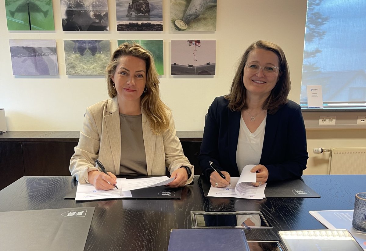 Undirritun samnings um styrk til vatnslagnar