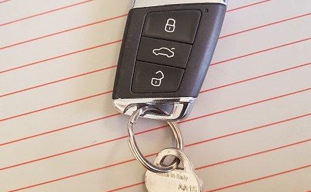 Bíllykill og húslykill fannst við flokkun á endurvinnsluefni hjá Sorphreinsun VH ehf.