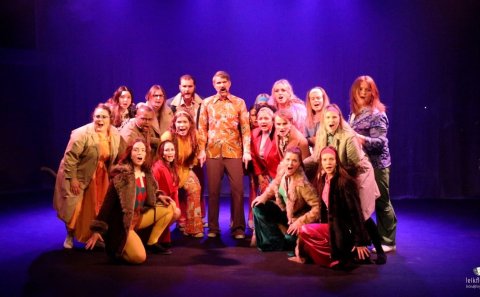 Úr uppfærslu leikflokksins, Himinn og jörð. (Mynd: Leikflokkur Húnaþings vestra)