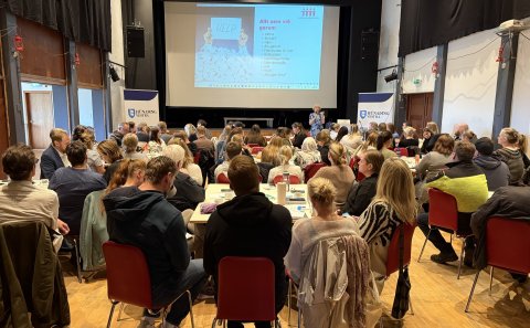 Frá starfsdeginum. Ingrid Kuhlman fræðir þátttakendur um tímastjórnun.