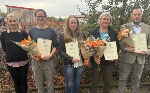 Viðurkenningarhafar ásamt Gerði Rósu Sigurðardóttur formanni félagsmálaráðs, frá vinstri, Gerður Rós…