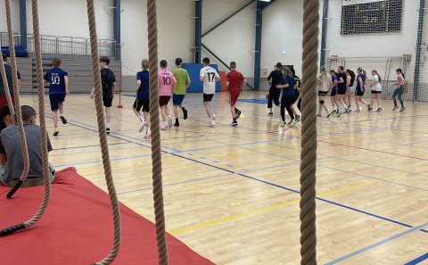 Frá æfingu skólahreystivals á unglingastigi í vetur.