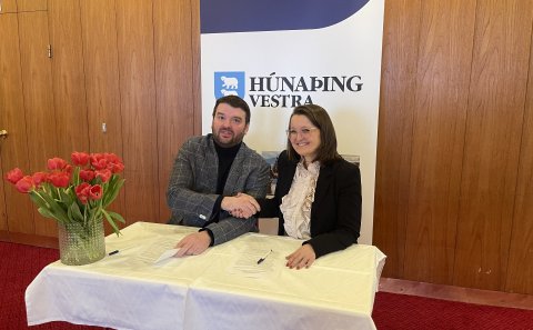 Ásmundur Einar Daðason, mennta- og barnamálaráðherra og Unnur Valborg Hilmarsdóttir sveitarstjóri Hú…