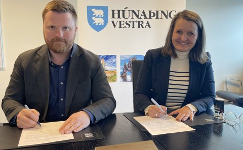 Undirritun viljayfirlýsingarinnar, Helgi Haukur Helgason, framkvæmdastjóri Bríetar og Unnur Valborg …