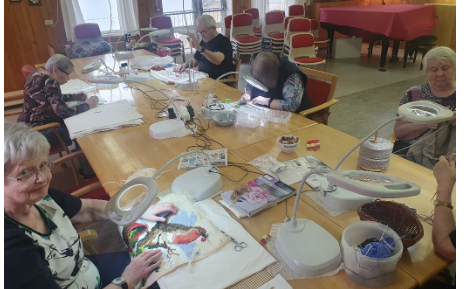 Kíkt við í föndurstarf í Nestúni