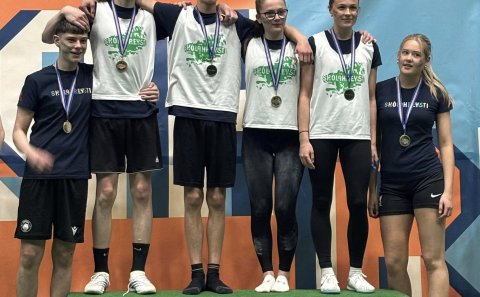 Rökkvi, Friðrik, Victor, Nóa, Saga og Elma á verðlaunapallinum. Mynd: Sirrý Ársæls.