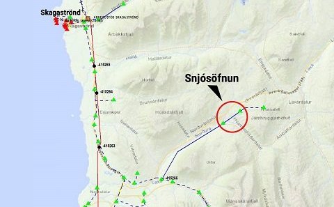 Hætta vegna snjósöfnunar undir háspennulínum.