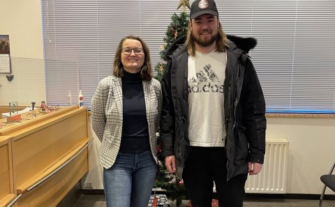 Unnur Valborg sveitarstjóri og Patrekur Óli formaður stjórnar Pílufélags Hvammstanga greinilega sátt…