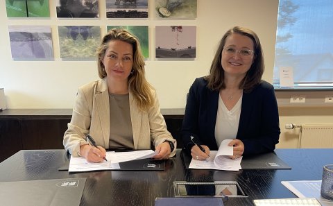 Undirritun samnings um styrk til vatnslagnar