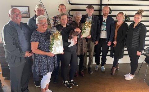 Viðurkenningarhafar ásamt nefndarmönnum í Umhverfisnefnd.